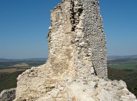 Čachtický hrad, zeď svislá